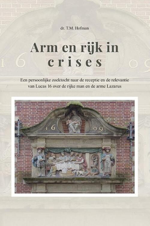 Foto van Arm en rijk in crises - t.m. hofman - hardcover (9789083084800)