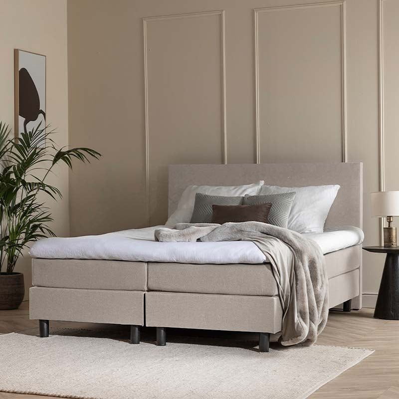 Foto van 2-persoons boxspring julia comfort - beige - beige 160x220 cm - pocketvering - inclusief topper - dekbed-discounter.nl