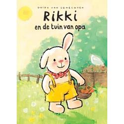 Foto van Rikki in de tuin van opa