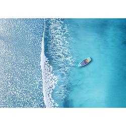 Foto van Inductiebeschermer - blauwe zee met bootje - 76x52 cm