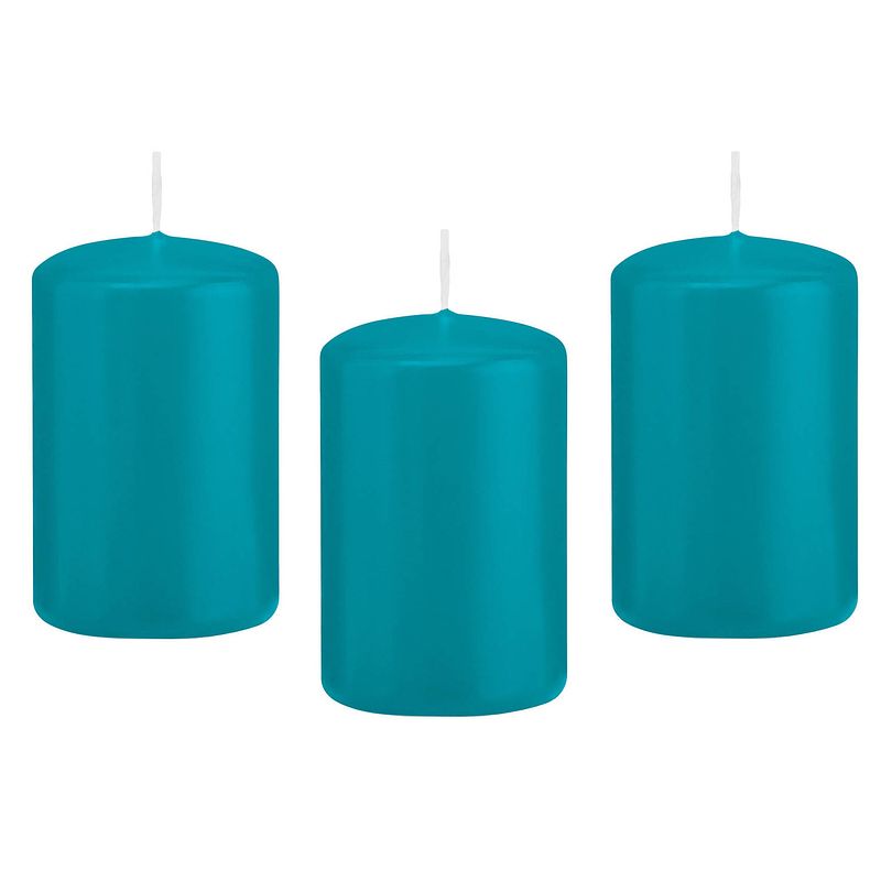 Foto van 8x kaarsen turquoise blauw 5 x 8 cm 18 branduren sfeerkaarsen - stompkaarsen