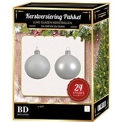 Foto van Winter witte kerstversiering kerstballen 24-delig 6 en 8 cm - kerstbal