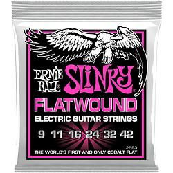 Foto van Ernie ball 2593 super slinky flatwound 09 - 42 snarenset voor gitaar