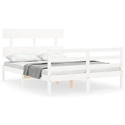 Foto van The living store bedframe - massief grenenhout - 205.5 x 125.5 x 81 cm - wit