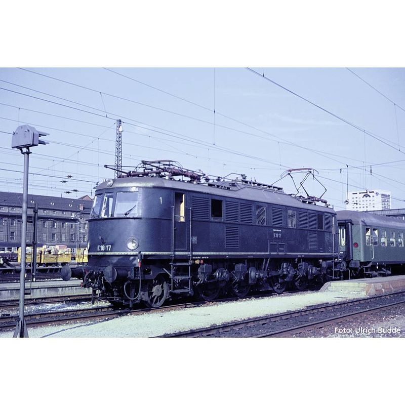 Foto van Piko h0 51872 h0 elektrische locomotief br e 18 van de db wisselstroomversie