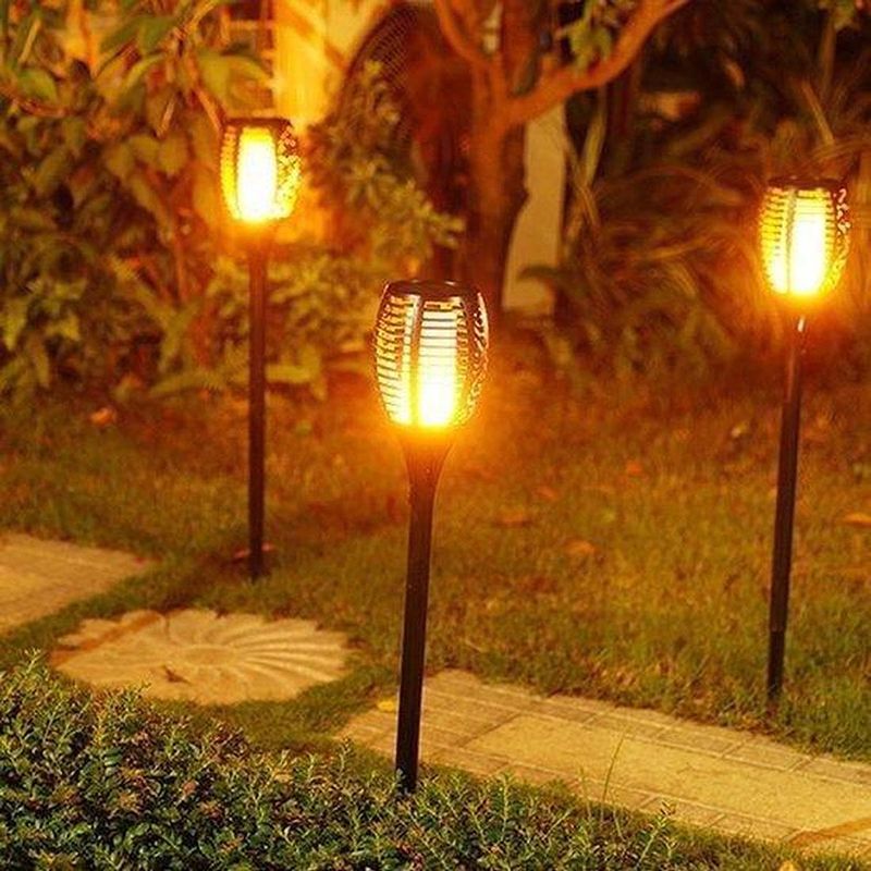 Foto van Maxxgarden led tuinfakkel set - solar tuinverlichting - 12 stuks