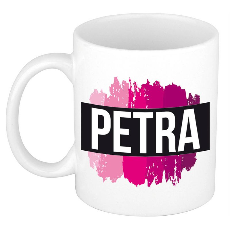 Foto van Naam cadeau mok / beker petra met roze verfstrepen 300 ml - naam mokken