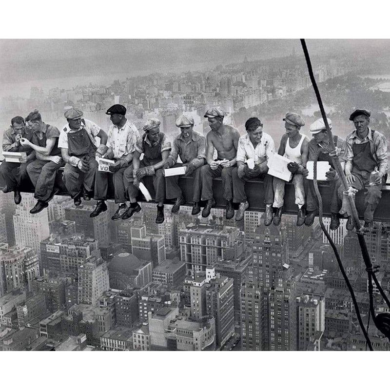 Foto van Pyramid lunch on a skyscraper poster 140x100cm