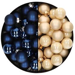Foto van Mini kerstballen - 48x st - donkerblauw en champagne - 2,5 cm - glas - kerstbal