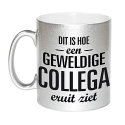 Foto van Zilveren geweldige collega cadeau koffiemok / theebeker 330 ml - feest mokken