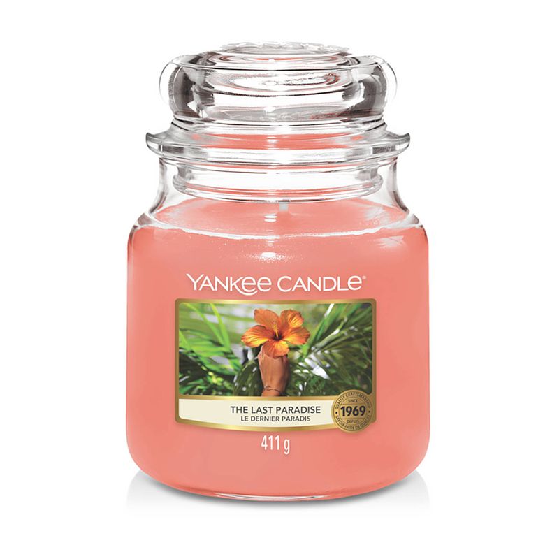 Foto van Yankee candle geurkaars medium the last paradise - 13 cm / ø 11 cm