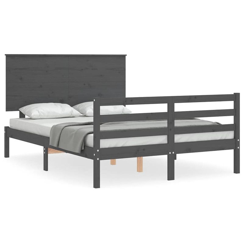 Foto van The living store massief grenenhouten bedframe - 195.5 x 125.5 x 82.5 cm - grijs - multiplex lattenbodem - functioneel