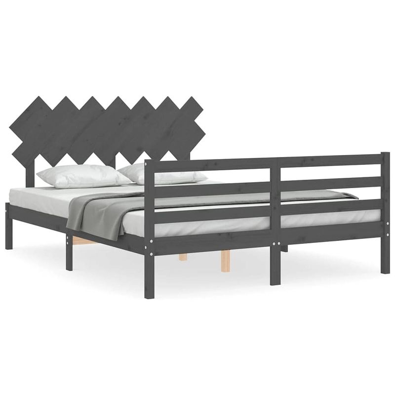 Foto van The living store bedframe - massief grenenhout - 195.5 x 145.5 x 81 cm - grijs