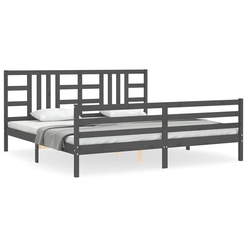 Foto van The living store bed massief grenenhouten bedframe - grijs - 205.5 x 205.5 x 100 cm - multiplex lattenbodem