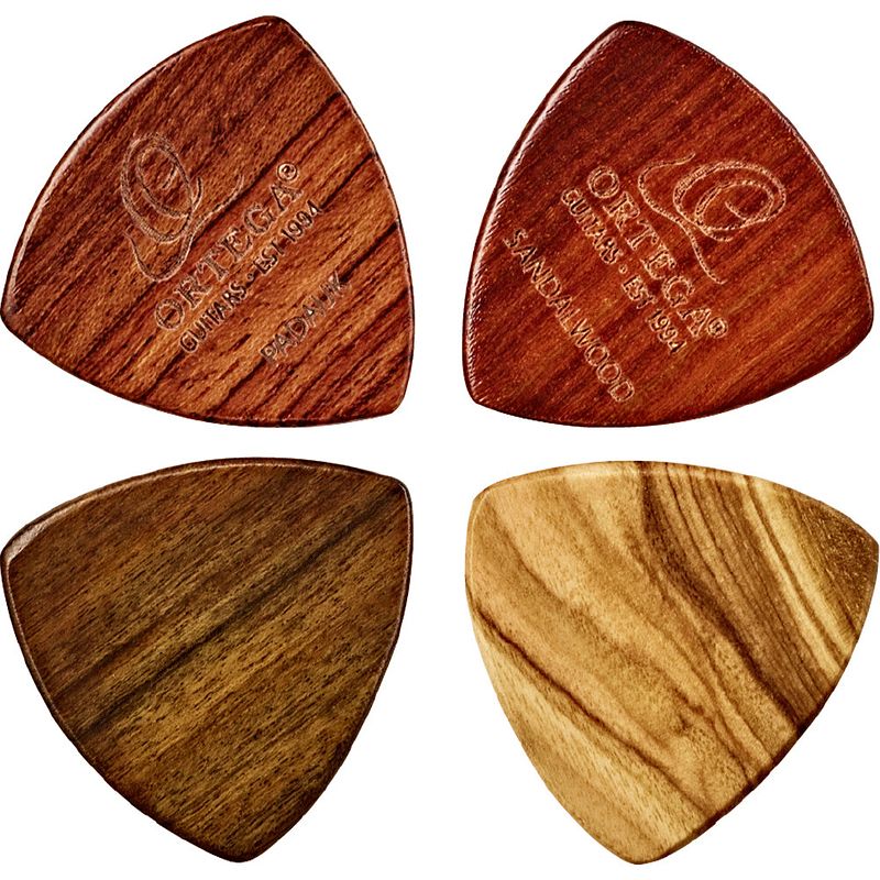 Foto van Ortega ogpwxlf-mix4 wooden picks triangle xl mix 2.00 mm plectrumset (4 stuks)