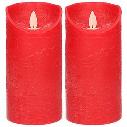 Foto van 2x rode led kaarsen / stompkaarsen 15 cm - luxe kaarsen op batterijen met bewegende vlam