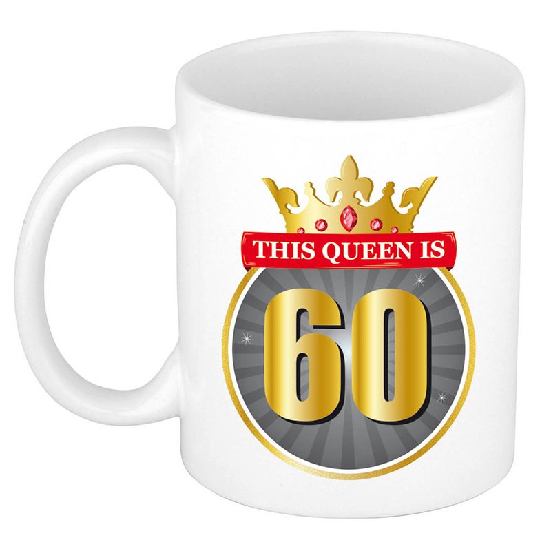 Foto van This queen is 60 verjaardag cadeau mok / beker 60 jaar wit - feest mokken