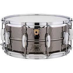 Foto van Ludwig lb417k black beauty hammered 14 x 6.5 inch snaredrum