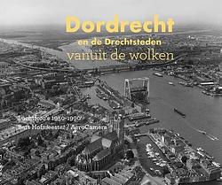 Foto van Dordrecht en de drechtsteden vanuit de wolken - niels dekker - hardcover (9789078388241)