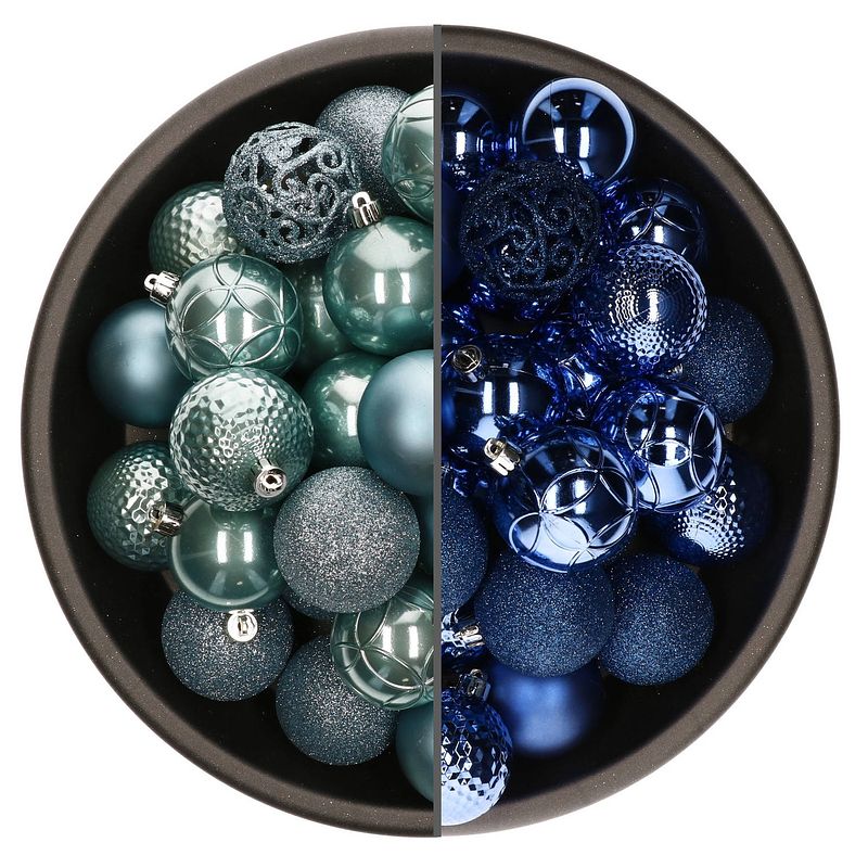 Foto van 74x stuks kunststof kerstballen mix van kobalt blauw en ijsblauw 6 cm - kerstbal