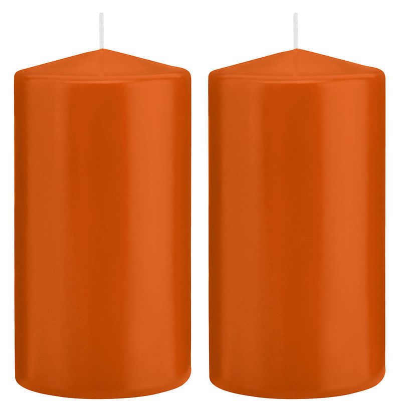 Foto van 2x kaarsen oranje 8 x 15 cm 69 branduren sfeerkaarsen - stompkaarsen