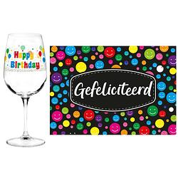 Foto van Happy birthday cadeau glas 50 jaar verjaardag en gefeliciteerd kaart - feest glas wijn