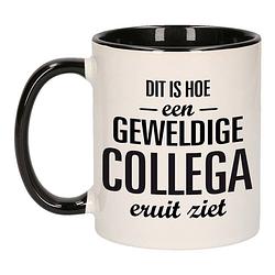 Foto van Geweldige collega eruit ziet mok / beker zwart wit 300 ml - cadeau mokken - feest mokken