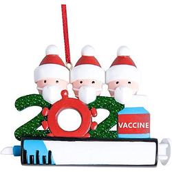 Foto van Kerst 2022 het jaar van de vaccinaties element met 3 poppetjes kerstbal kerstversiering