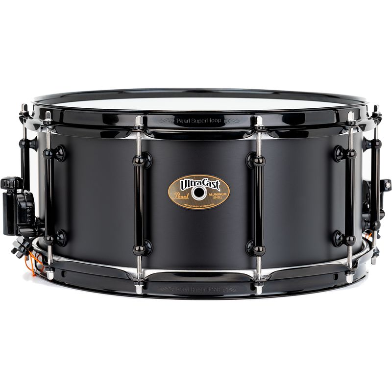 Foto van Pearl uca1465/b black lacquer ultracast aluminium 14 x 6.5 inch snaredrum