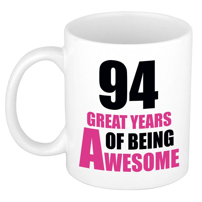 Foto van 94 great years of being awesome cadeau mok / beker wit en roze - feest mokken