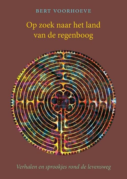 Foto van Op zoek naar het land van de regenboog - bert voorhoeve - paperback (9789083158655)