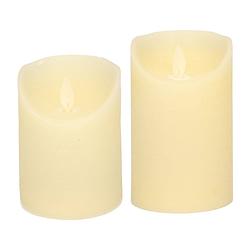 Foto van Led kaarsen/stompkaarsen - set 2x - ivoor wit - h10 en h12,5 cm - bewegende vlam - led kaarsen