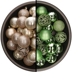 Foto van Kunststof kerstballen 74x stuks champagne en groen 6 cm - kerstbal