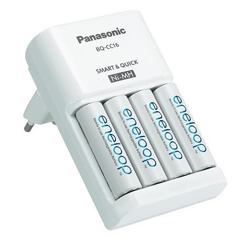 Foto van Panasonic snellader + 4 x panasonic eneloop aa batterijen