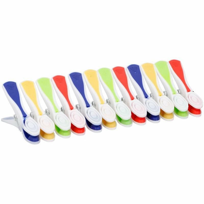 Foto van Gekleurde wasknijpers - 12x stuks - plastic knijpers / wasspelden - handige camping wasknijpers