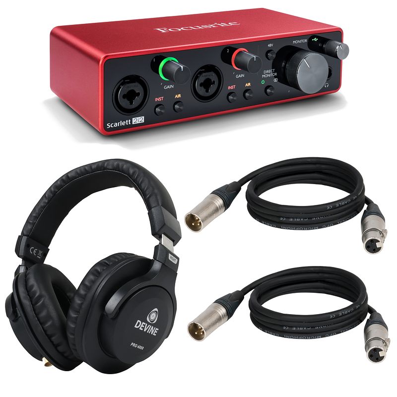 Foto van Focusrite scarlett 2i2 3rd gen plus 2x xlr-kabels en hoofdtelefoon