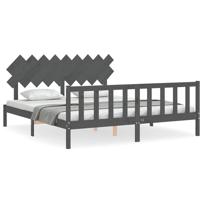 Foto van The living store massief grenenhouten bedframe - grijs - 205.5 x 185.5 x 80.5 cm - 180 x 200 cm (6ft super king)