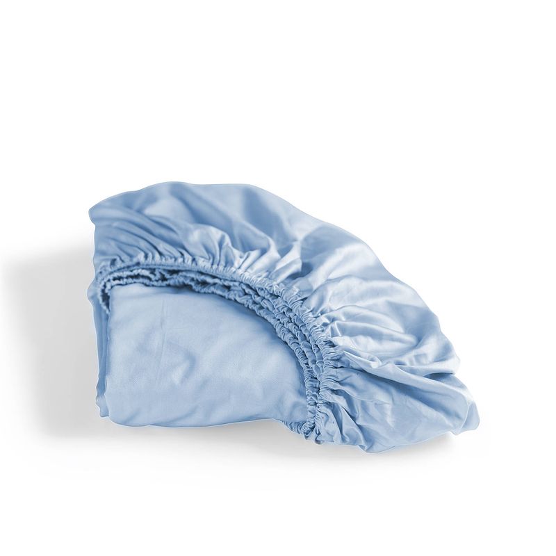 Foto van Cinderella sundays - hoeslaken (tot 25 cm) - satijn - 180x200 cm - soft blue