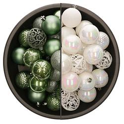 Foto van 74x stuks kunststof kerstballen mix van salie groen en parelmoer wit 6 cm - kerstbal