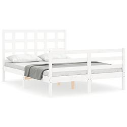 Foto van The living store massief grenenhouten bedframe - 205.5 x 145.5 x 100 cm - functioneel hoofd- en voeteneinde