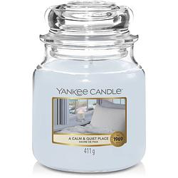 Foto van Yankee candle geurkaars medium a calm & quiet place - 13 cm / ø 11 cm