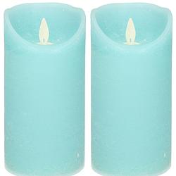 Foto van 2x aqua blauwe led kaarsen / stompkaarsen met bewegende vlam 15 cm - led kaarsen