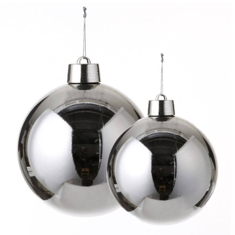 Foto van Grote kerstballen 2x stuks zilver 15 en 20 cm kunststof - kerstbal