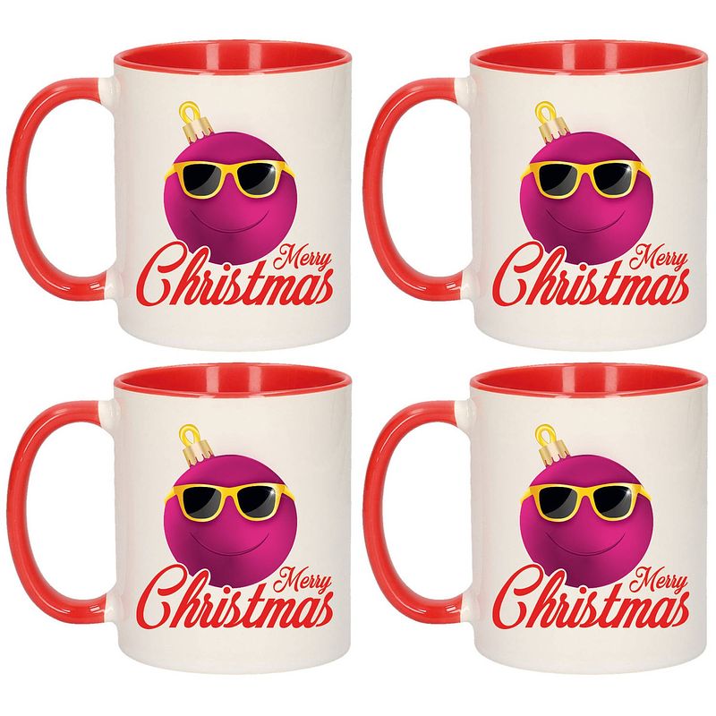 Foto van Set van 4x stuks merry christmas kerstcadeau kerstmokken rood kerstbal roze met zonnebril 300 ml - bekers