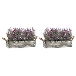 Foto van Items lavendel bloemen kunstplant in bloembak - 2x - lila paarse bloemen - 30 x 12 x 21 cm - bloemstukje - kunstplanten
