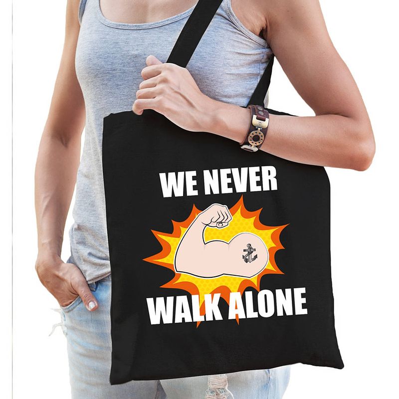 Foto van We never walk alone tas coronacrisis zwart voor dames - feest boodschappentassen