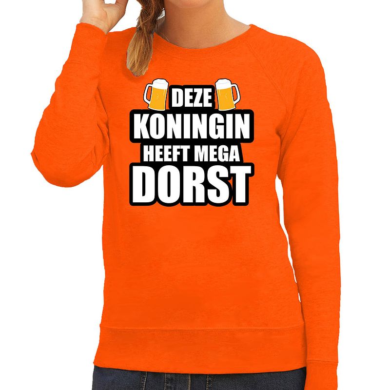 Foto van Deze koningin heeft mega dorst / bier sweater oranje voor dames - koningsdag truien l - feesttruien