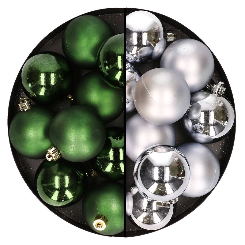 Foto van 24x stuks kunststof kerstballen mix van zilver en donkergroen 6 cm - kerstbal