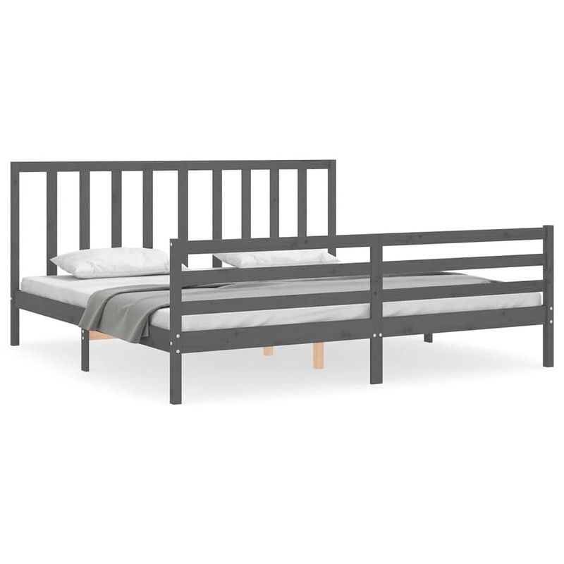 Foto van The living store bedframe - massief grenenhout - multiplex lattenbodem - grijs - 205.5 x 205.5 x 100 cm - montage