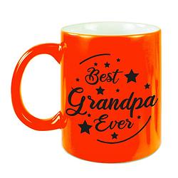 Foto van Best grandpa ever cadeau koffiemok / theebeker neon oranje 330 ml - feest mokken